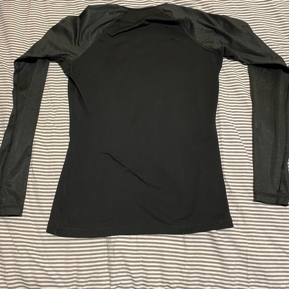 Nike top - Picture 2 of 2